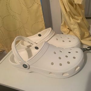 NWT WHITE CLASSIC CROCS M8/W10